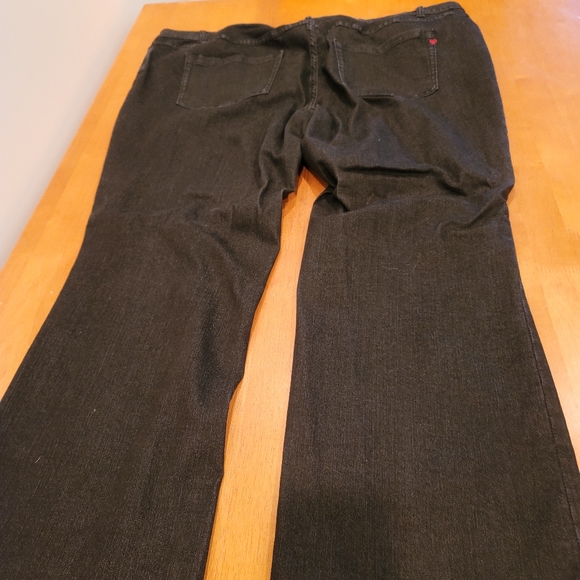 New! Ladies jeans - Picture 2 of 3